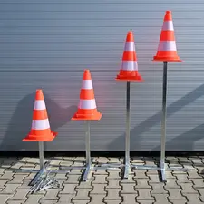 Zestaw stojaków z pachołkami na zawody strażackie