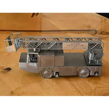 Metalowa replika samochodu strażackiego - prezent dla strażaka