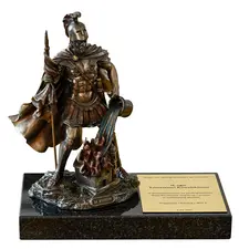 Statuetka świętego Floriana na marmurowej podstawie - prezent dla strażaka