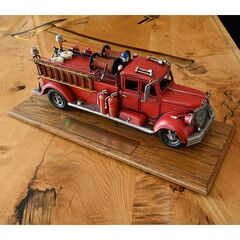 Samochód strażacki 50x17x18,5 cm w stylu retro - idealny prezent dla strażaka