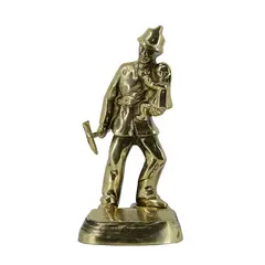 Statuetka mosiężna strażak z dzieckiem - prezent dla strażaka