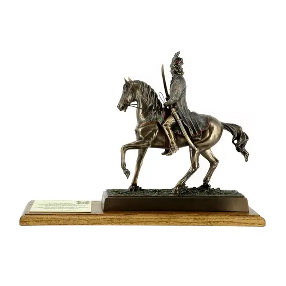 Statuetka Tadeusza Kościuszki na koniu – elegancki prezent wojskowy na awans i jubileusz