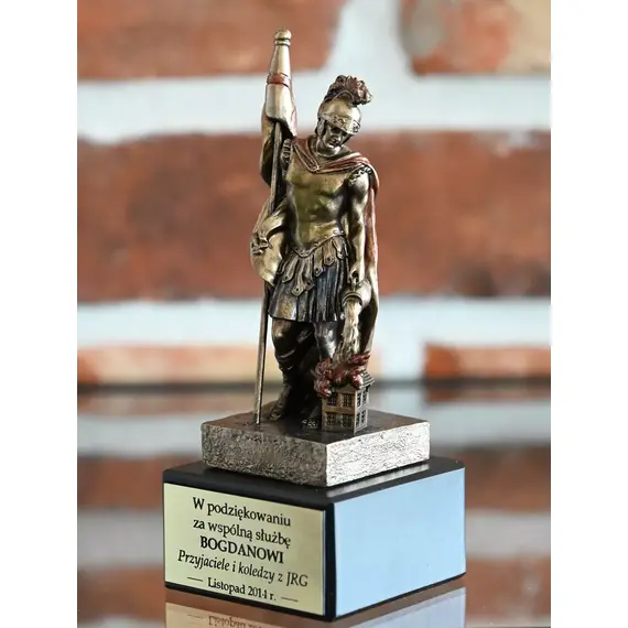 Statuetka św. Floriana 14 cm - prezent dla strażaka z personalizacją