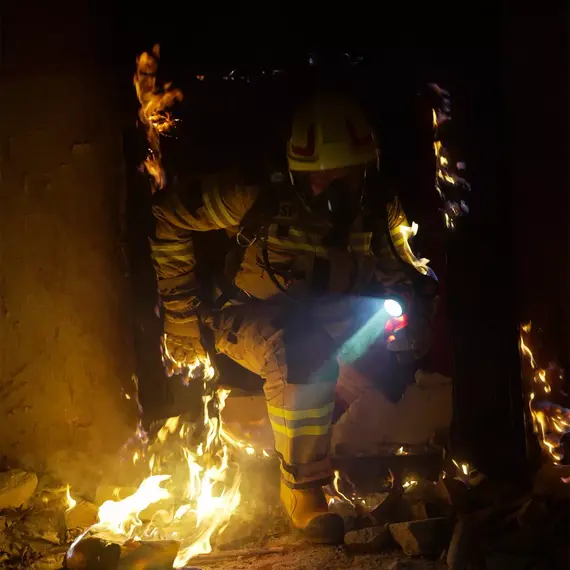 Latarka kątowa ATEX M-FIRE GUARDIAN XR 240 lm - światło pomocnicze czerwone