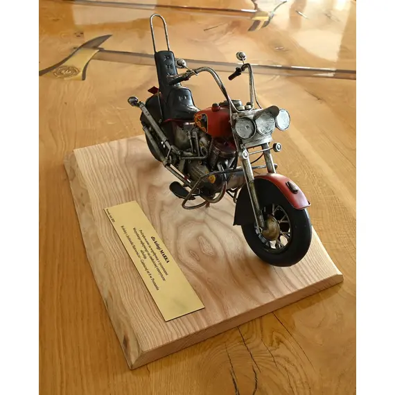 Metalowa replika motocykla Indian na prezent dla strażaka - model z personalizacją