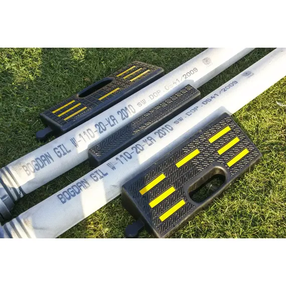Mostek przejazdowy gumowy 2×110 mm z odblaskowymi taśmami