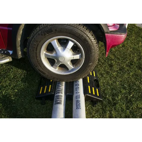 Mostek przejazdowy gumowy 2×110 mm z odblaskowymi taśmami