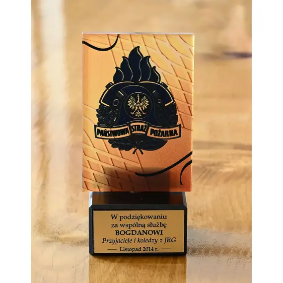 Statuetka PSP z grawerem – prezent dla strażaka – front